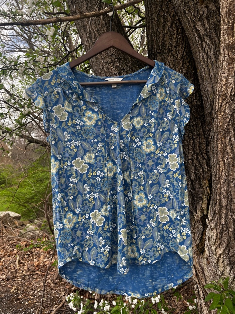 🌸 Lucky Brand Women’s Floral Top – Blue Print (Size L)